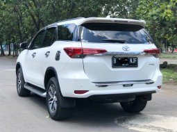 Toyota Fortuner 2.4 VRZ AT 2017 Putih 4