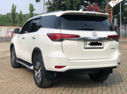 Toyota Fortuner 2.4 VRZ AT 2017 Putih 4