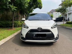 Toyota Sienta V CVT AT 2017 Putin Istimewa Murah 2