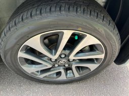 Toyota Sienta V CVT AT 2017 Putin Istimewa Murah 11