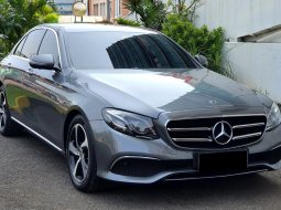 Mercedes-Benz E 300 AT  2020 Abu-abu