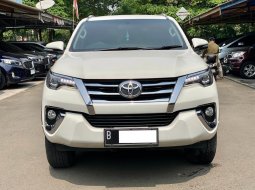 Toyota Fortuner 2.7 SRZ AT 1