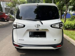 Toyota Sienta V AT CVT 2017 Putih Murah Bagus 6