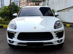 (LOW KM)Porsche Macan 2.0L Turbo AT 2014 White On Beige
