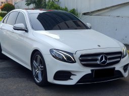 Km18rb Mercedes Benz E300 AMG Line (W213) CKD AT 2018 putih sunroof cash kredit proses bisa dibantu 2