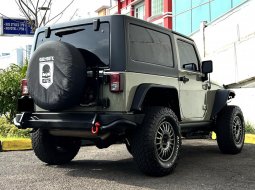 Jeep Wrangler Rubicon 3.6 2 Door Full Option AT 2013 Putih (Sticker Green Army) 9