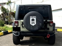 Jeep Wrangler Rubicon 3.6 2 Door Full Option AT 2013 Putih (Sticker Green Army) 13
