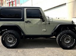 Jeep Wrangler Rubicon 3.6 2 Door Full Option AT 2013 Putih (Sticker Green Army) 15
