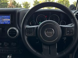 Jeep Wrangler Rubicon 3.6 2 Door Full Option AT 2013 Putih (Sticker Green Army) 24