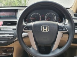 Honda Accord VTi-L AT 2008 Hitam 8