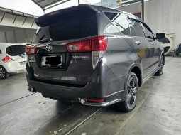 Toyota Innova Venturer 2.4 Diesel AT ( Matic ) 2017 / 2018 Abu² Tua Km 69rban Siap Pakai 5