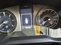 Toyota Innova Venturer 2.4 Diesel AT ( Matic ) 2017 / 2018 Abu² Tua Km 69rban Siap Pakai 7