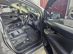 Toyota Innova Venturer 2.4 Diesel AT ( Matic ) 2017 / 2018 Abu² Tua Km 69rban Siap Pakai 8