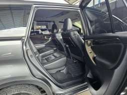 Toyota Innova Venturer 2.4 Diesel AT ( Matic ) 2017 / 2018 Abu² Tua Km 69rban Siap Pakai 9
