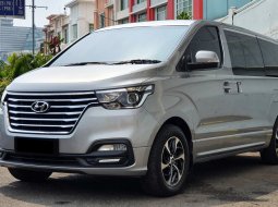 Km13rb Hyundai H1 H-1 2.4 Bensin AT Royale Facelift Pilotseat Hyper Silver Pemakaian 2019 NIK 2018 3