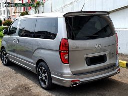 Km13rb Hyundai H1 H-1 2.4 Bensin AT Royale Facelift Pilotseat Hyper Silver Pemakaian 2019 NIK 2018 15