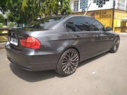 BMW 320i E90 2010 LCI Executive AT CKD Hitam 2