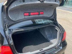 BMW 320i E90 2010 LCI Executive AT CKD Hitam 4