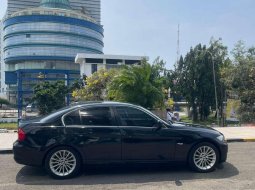 BMW 320i E90 2010 LCI Executive AT CKD Hitam 14
