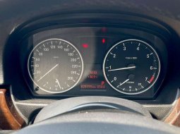 BMW 320i E90 2010 LCI Executive AT CKD Hitam 17