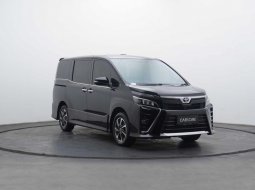 Toyota Voxy 2.0 A/T 2019