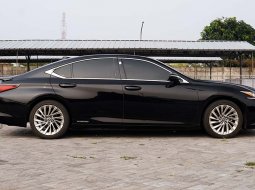 Jual mobil Lexus ES 300H Matic 2018 - Mobil mewah 7