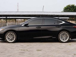 Jual mobil Lexus ES 300H Matic 2018 - Mobil mewah 8