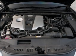 Jual mobil Lexus ES 300H Matic 2018 - Mobil mewah 10