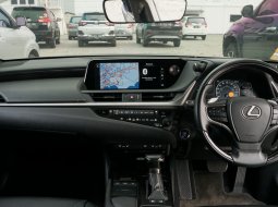 Jual mobil Lexus ES 300H Matic 2018 - Mobil mewah 13