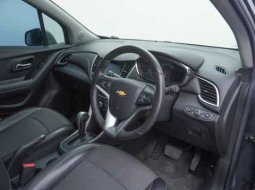 Chevrolet TRAX 1.4 Premier AT 2018 Abu-abu Murah 7