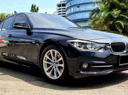 Special Unit Bmw 320i F30 LCi MSport Facelift Sapphire Black Metallic 2