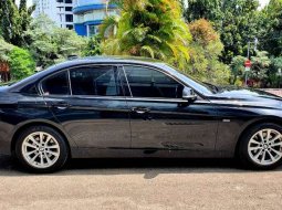 Special Unit Bmw 320i F30 LCi MSport Facelift Sapphire Black Metallic 4