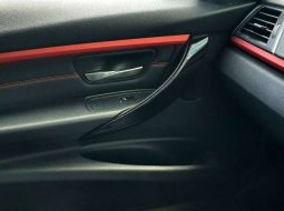 Special Unit Bmw 320i F30 LCi MSport Facelift Sapphire Black Metallic 12