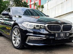 BMW 520i Luxury Line CKD AT 2018 Black On Brown 16