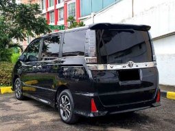 Toyota Voxy 2.0 2019  4