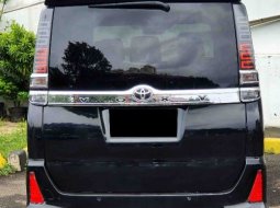 Toyota Voxy 2.0 2019  6