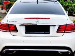 Mercedes Benz E 250 Coupe AMG Line CBU (C207) Facelift AT 2013 White On Red 12