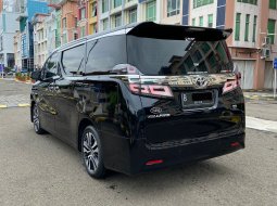 Toyota Vellfire 2.5 G A/T 2018 Black on Black Low km 50Rban Like New  2