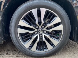 Toyota Vellfire 2.5 G A/T 2018 Black on Black Low km 50Rban Like New  25