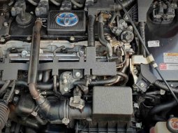 Toyota Corolla Altis 1.8 HYBRID TNGA AT Red on Black NIK 2019 4