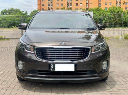 Kia Grand Sedona Ultimate 2
