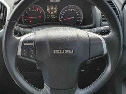 Isuzu D-Max Rodeo LS Double Cabin 2.5 VGS AT Diesel Hitam 2019 13
