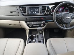 Kia Grand Sedona 2.2 CRDI Diesel Sunroof AT Facelift Putih 2018 18