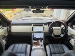 Range Rover 3.0L Vogue SWB Bensin AT 2017 Hitam Metalik 8