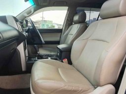Toyota Land Cruiser PRADO TXL AT 4x4 Bensin 2011 16