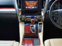 Toyota Alphard 2.5 G ATPM Pilotseat White on Beige 2017 12