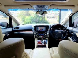 Toyota Alphard 2.5 G ATPM Pilotseat White on Beige 2017 16