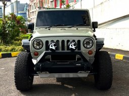 (Km39rb) Jeep Wrangler Rubicon 3.6 2Door Full Option AT 2013 Putih (Sticker Green Army)