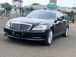 Mercedes-Benz S-Class 300  2011 Hitam
