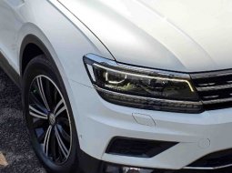 Volkswagen Tiguan 1.4 TSI 5 Seater CBU AT 2017 White On Black 4